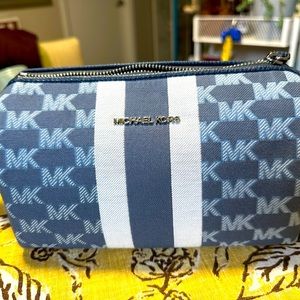 Michael Kors Duffle Unisex Crossbody Bag In Signature Blue